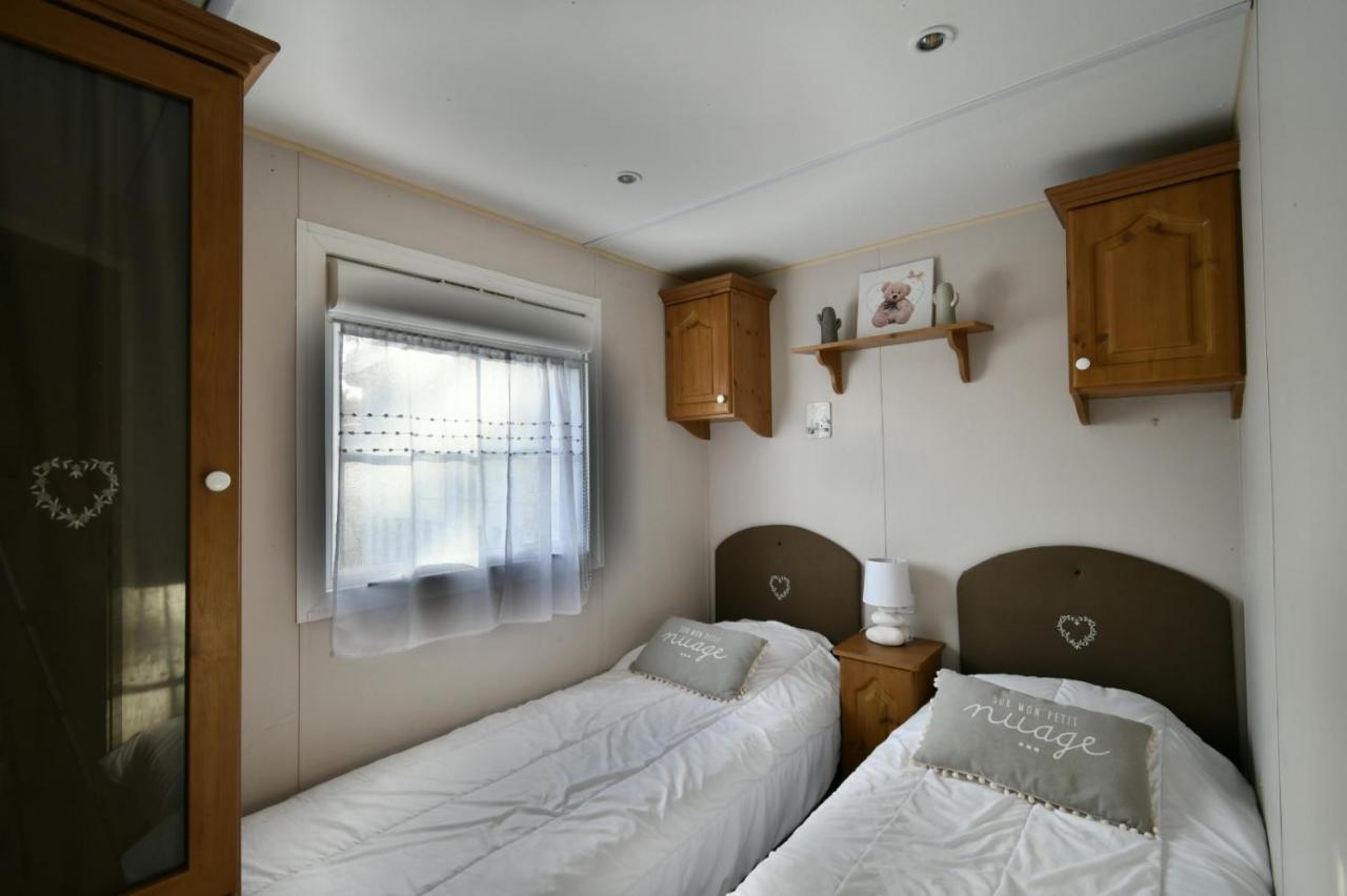 Mobil'Home Climatise Terrain Prive Proche Du Zoo De La Palmyre Ле Мат Екстериор снимка